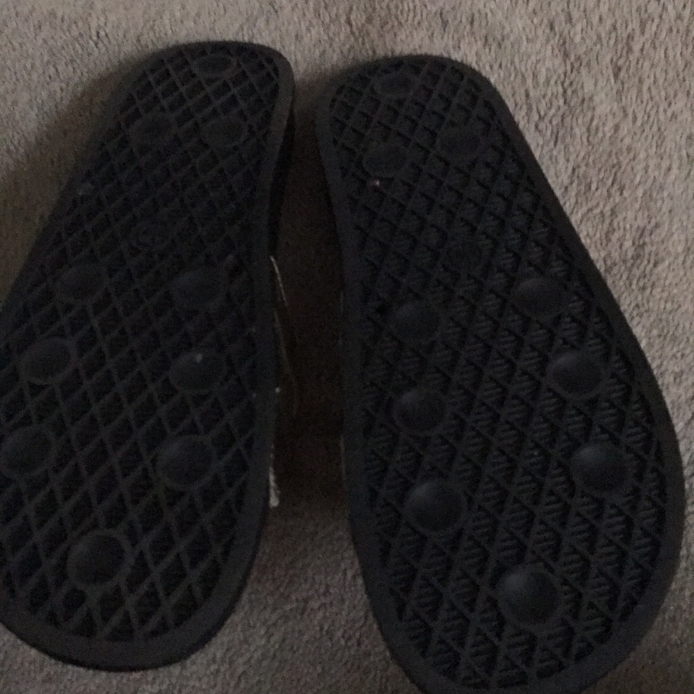 Flops - Picture 3 of 3